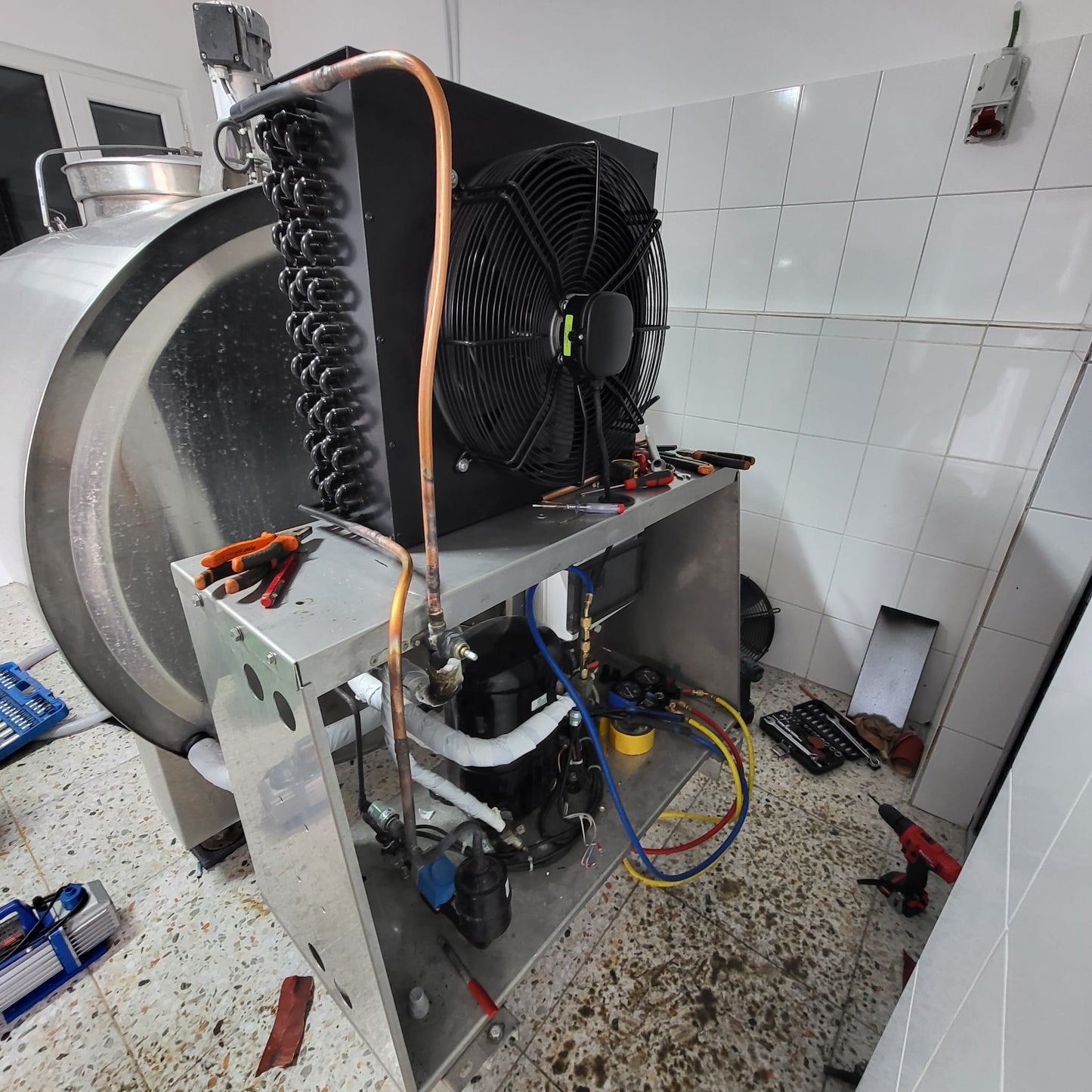 Service & reparații tancuri de lapte profesionale